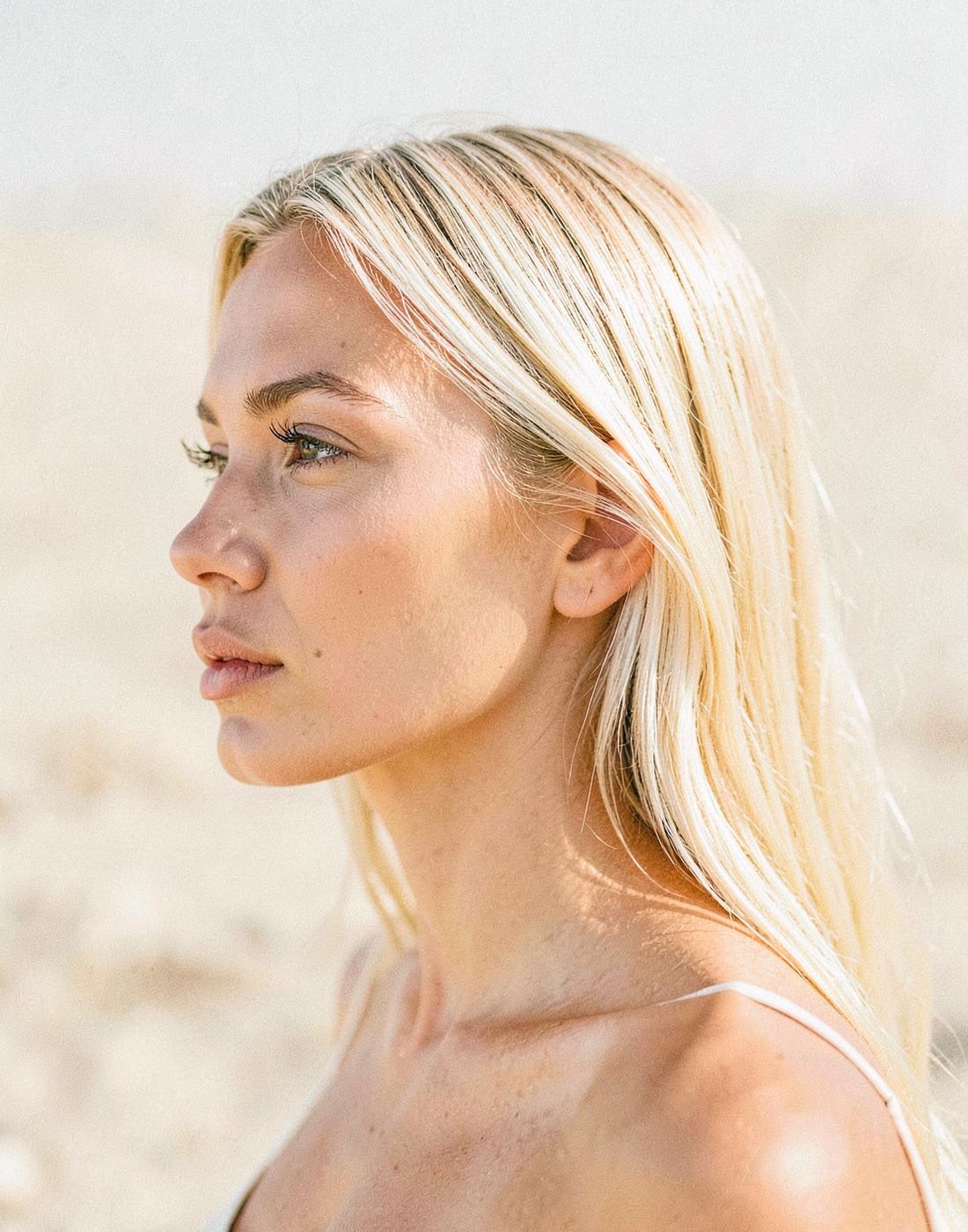 Bright dimensional blonde highlights by blonde specialist Niki Ruscio.